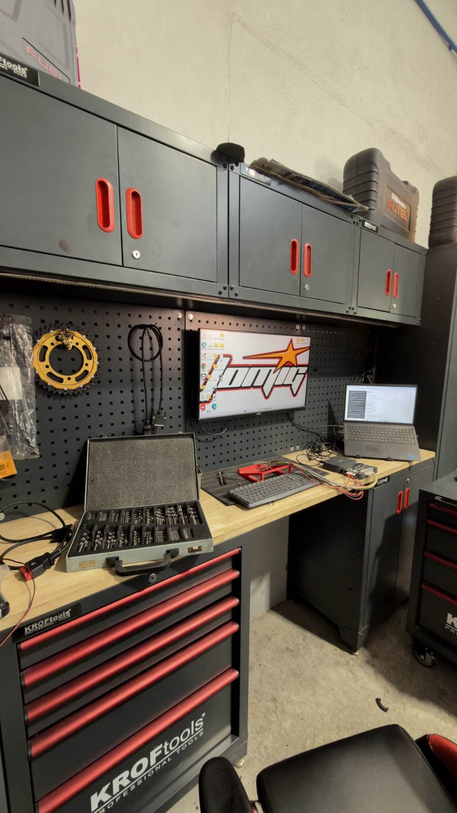 Diagnósticos elétricos na oficina JOMIG